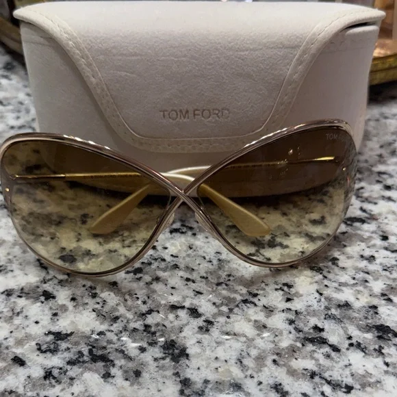 Like New Tom Ford Women's Sunglasses with Gold Infinity Frame - Picture 1 of 3